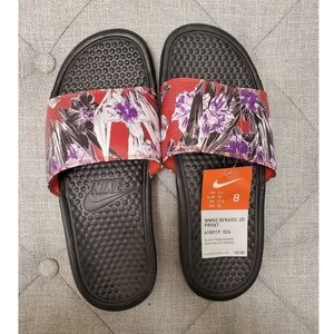 Nike Benassi slides size 8